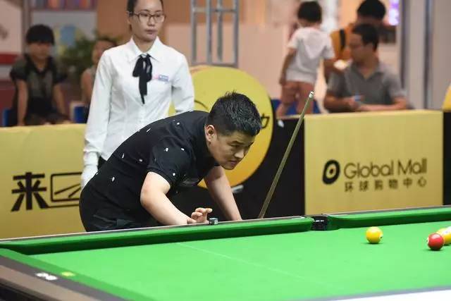 在接受西班 在接受西班