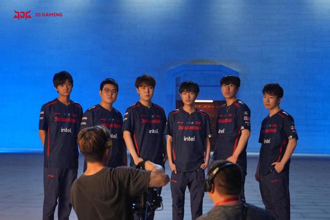 在赛场上展 在赛场上展